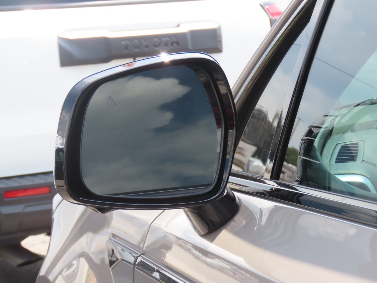 2025 Kia Sorento photo 17 of 30