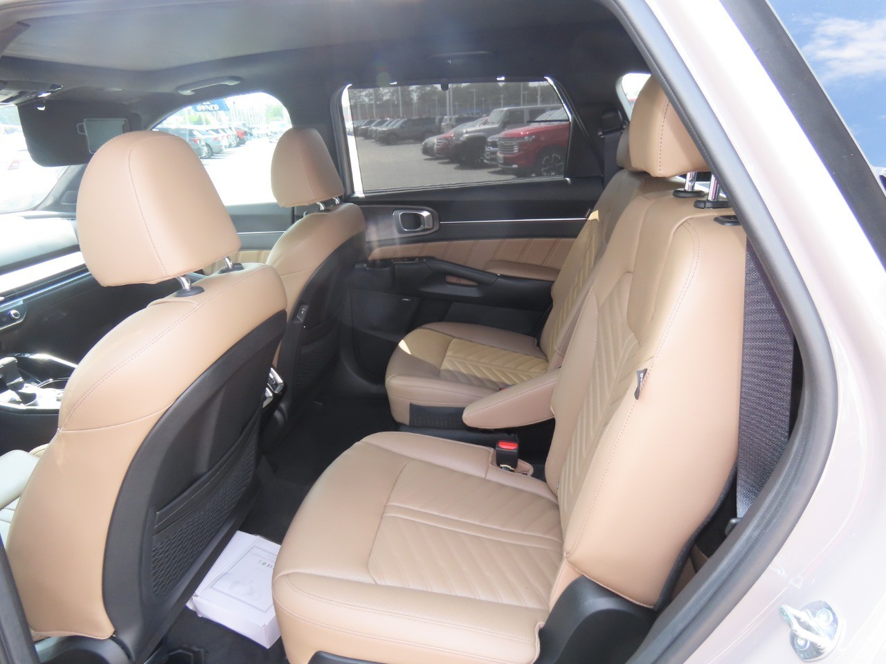 2025 Kia Sorento photo 19 of 30
