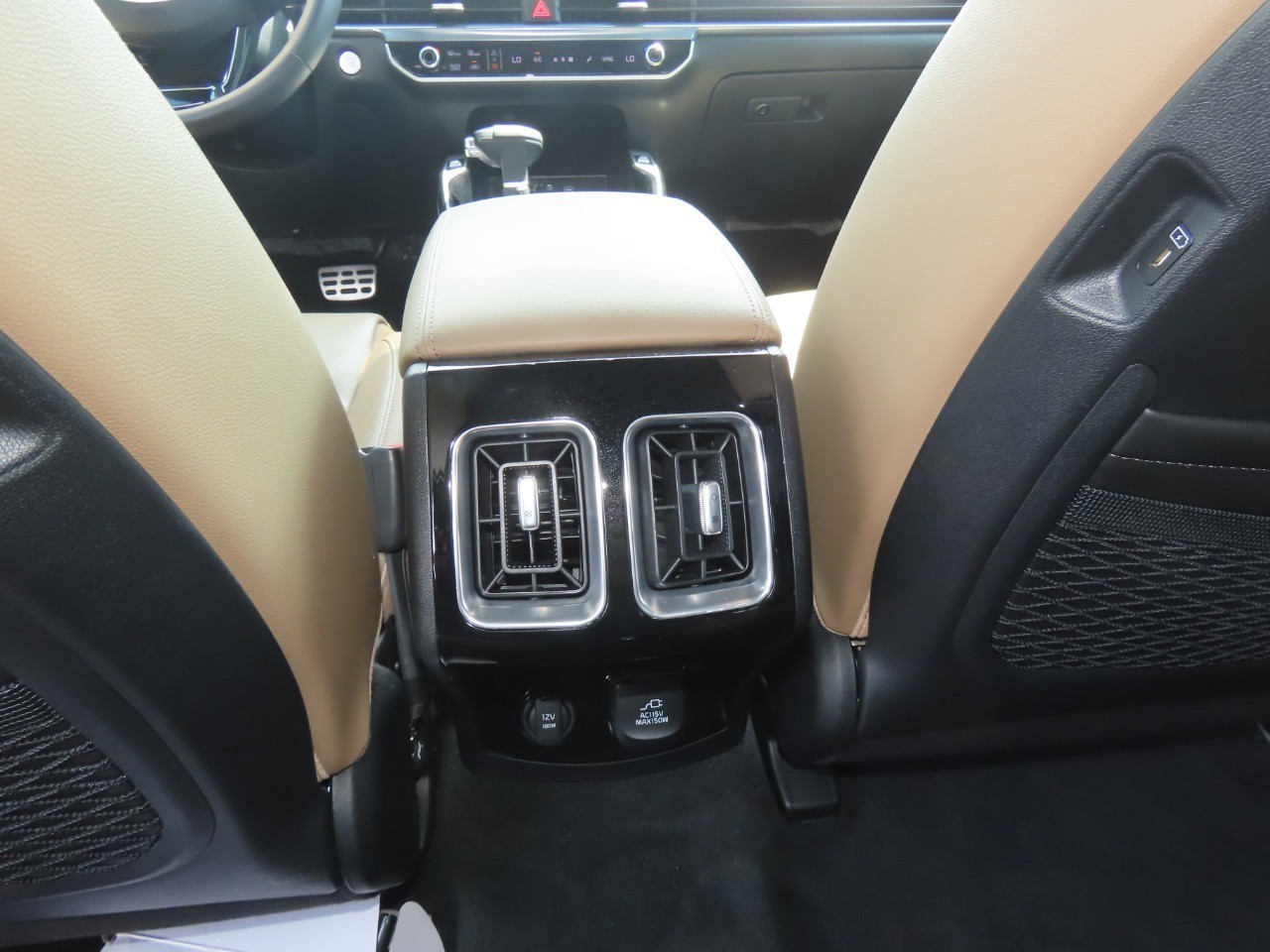 2025 Kia Sorento photo 20 of 30