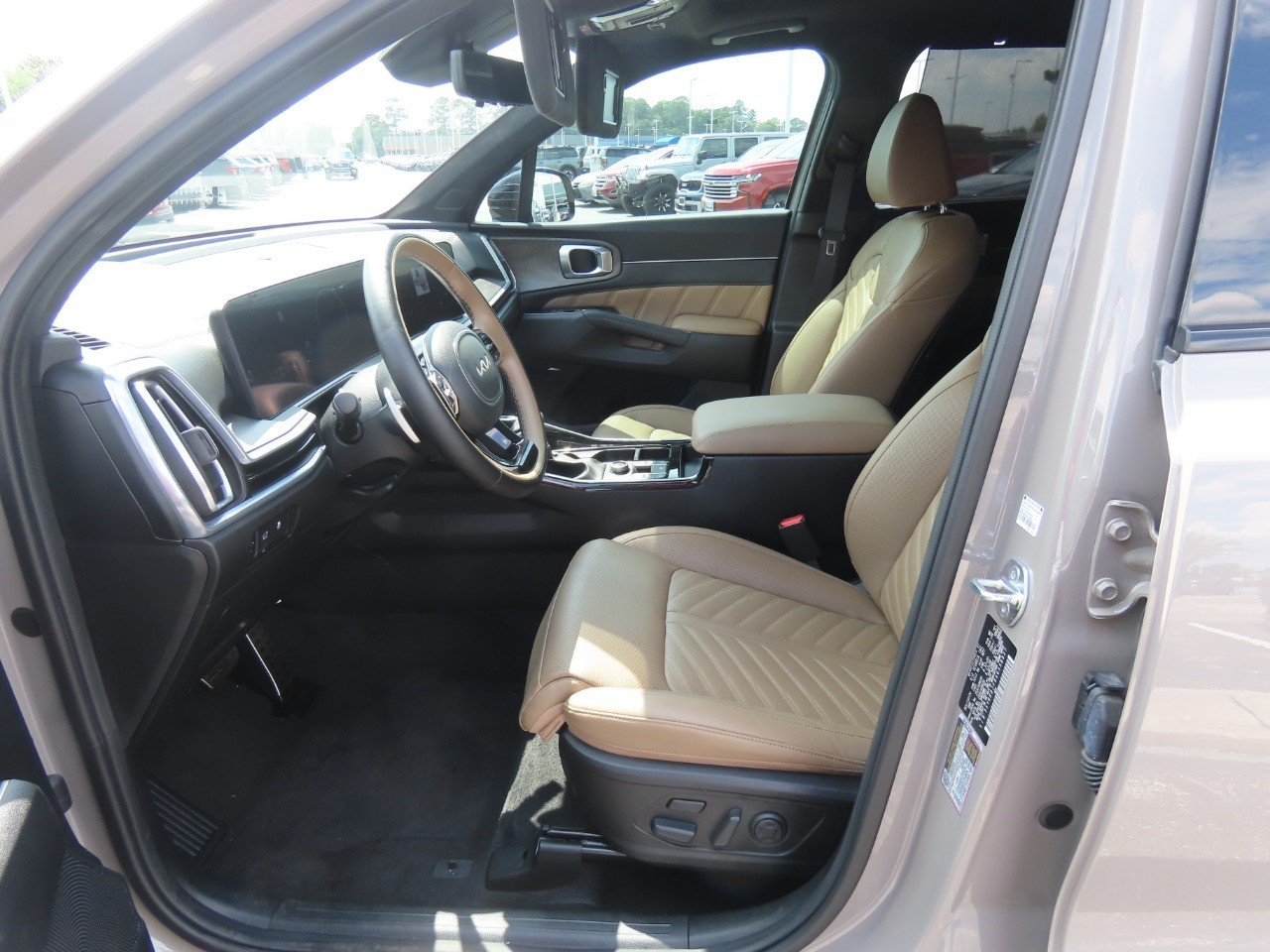 2025 Kia Sorento photo 24 of 30