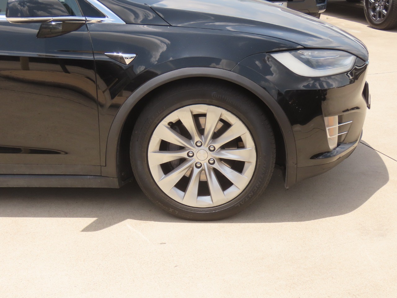 2017 Tesla Model X 75D - 8