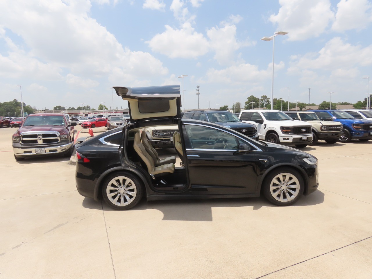 2017 Tesla Model X 75D - 9