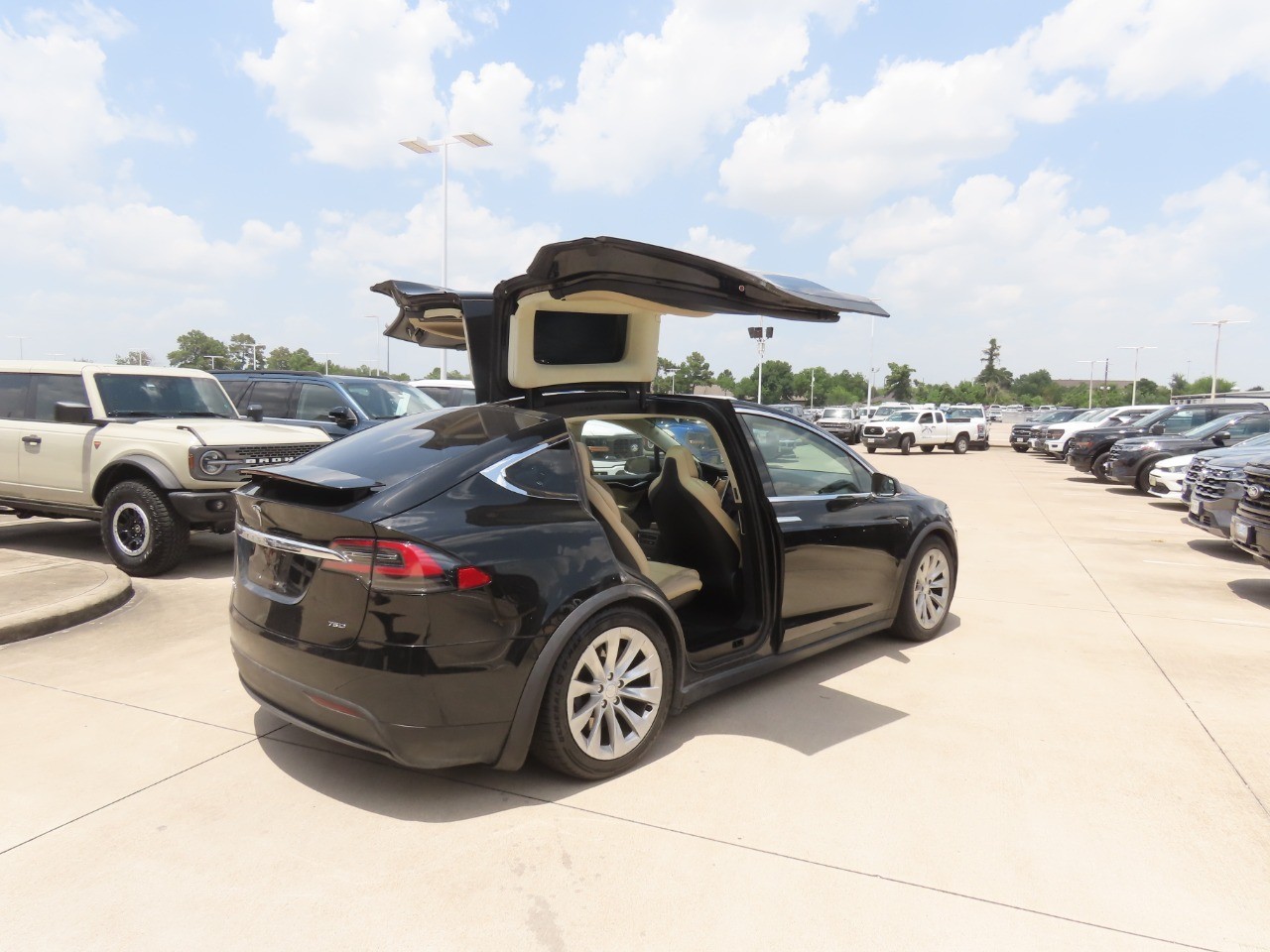 2017 Tesla Model X 75D - 10