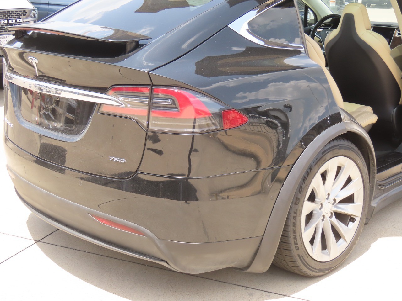 2017 Tesla Model X 75D - 11