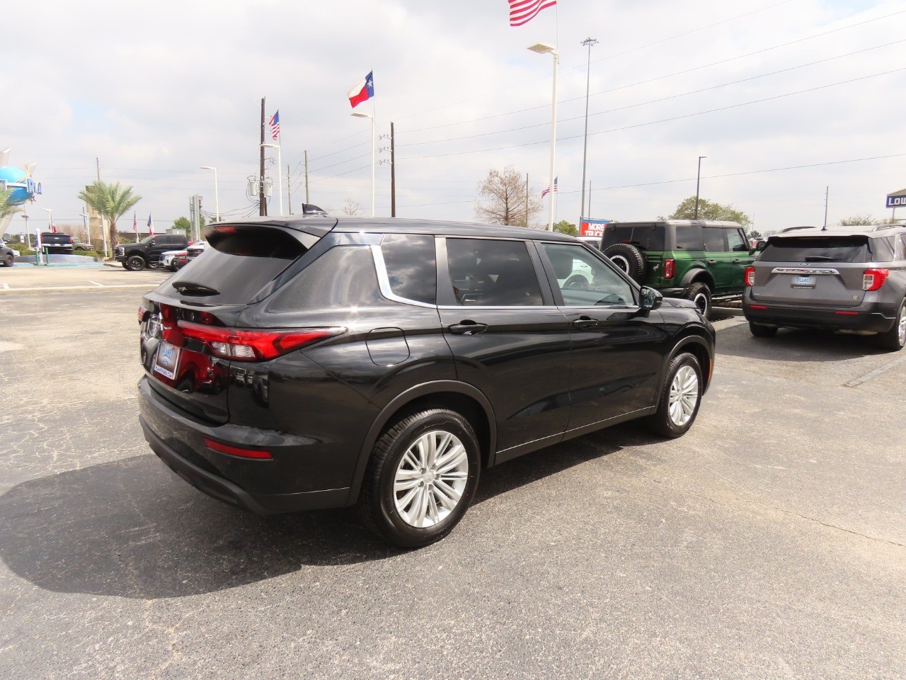 used 2024 Mitsubishi Outlander car, priced at $20,999