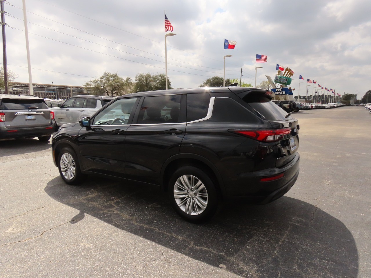 used 2024 Mitsubishi Outlander car, priced at $20,999