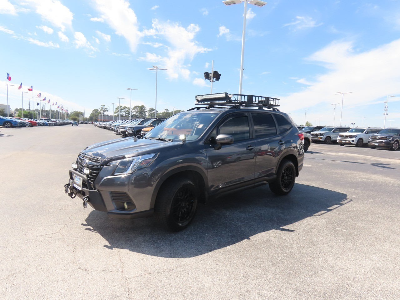 2022 Subaru Forester photo 2 of 32