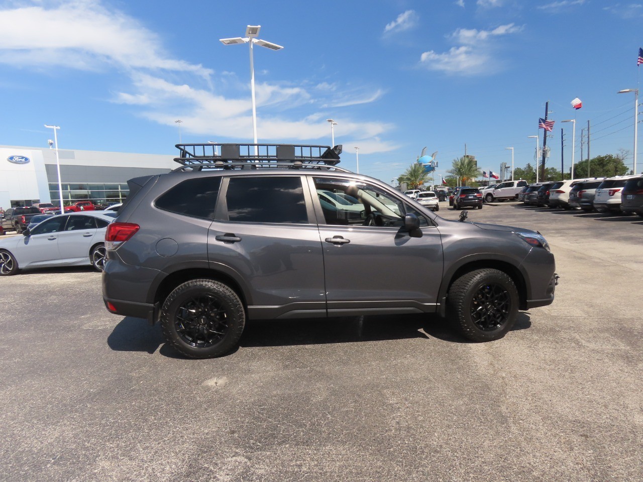 2022 Subaru Forester photo 10 of 32