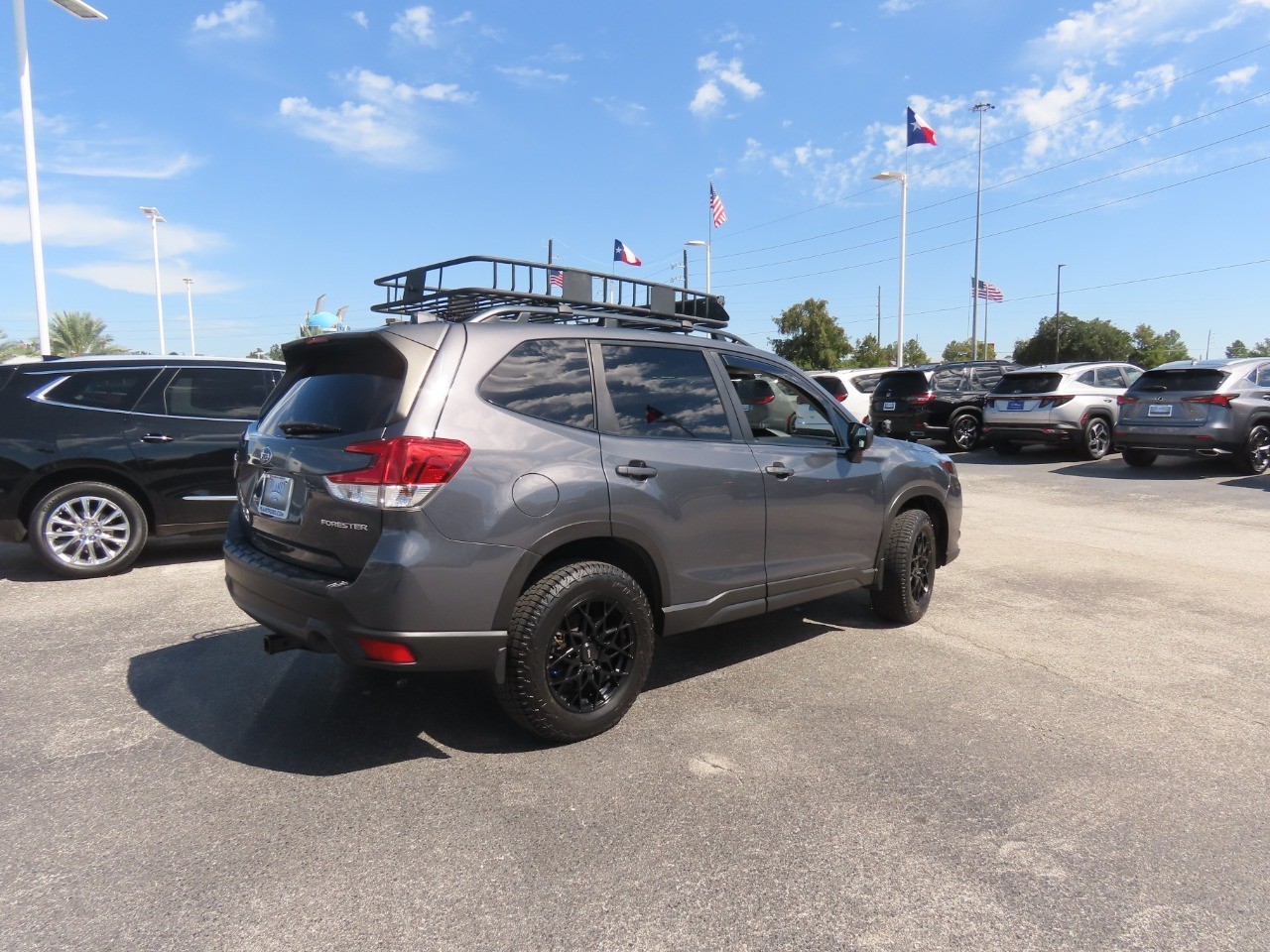 2022 Subaru Forester photo 11 of 32