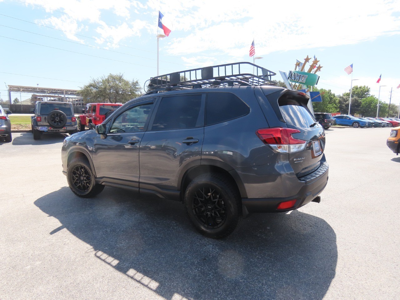 2022 Subaru Forester photo 16 of 32