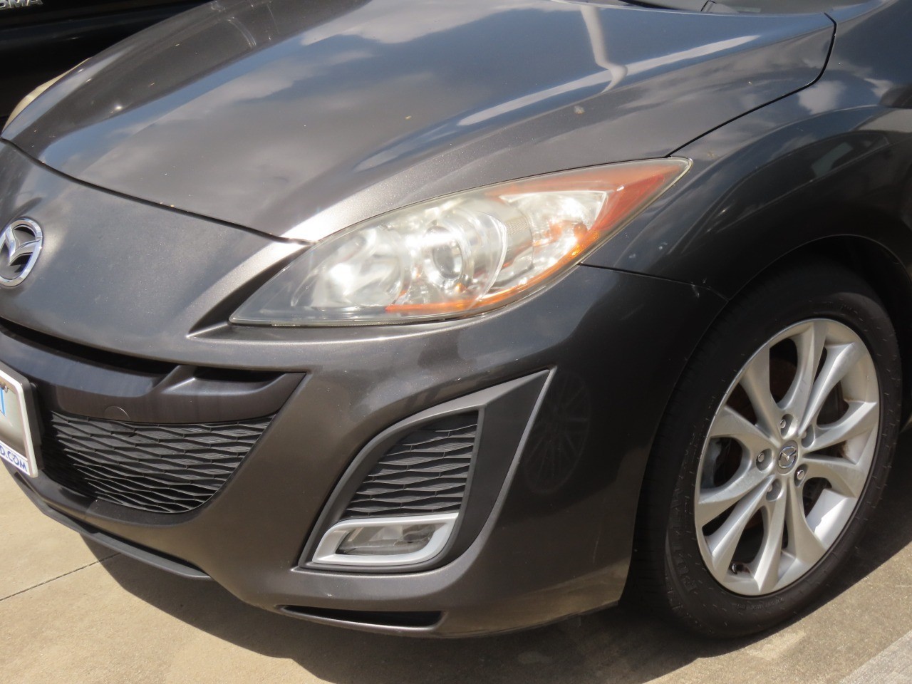 2011 Mazda Mazda3 photo 3 of 23