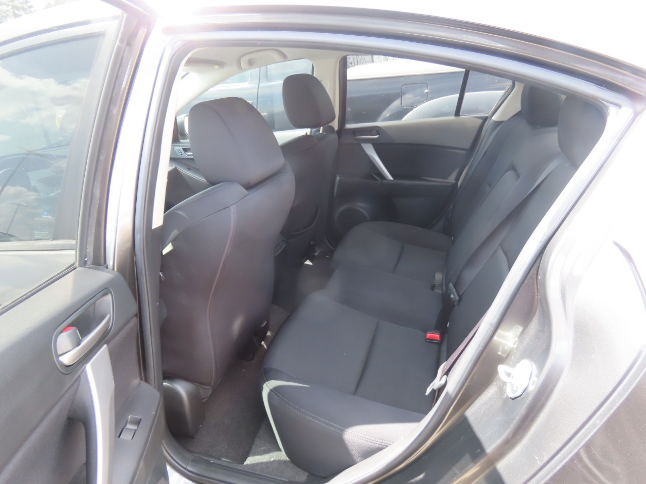 2011 Mazda Mazda3 photo 17 of 23