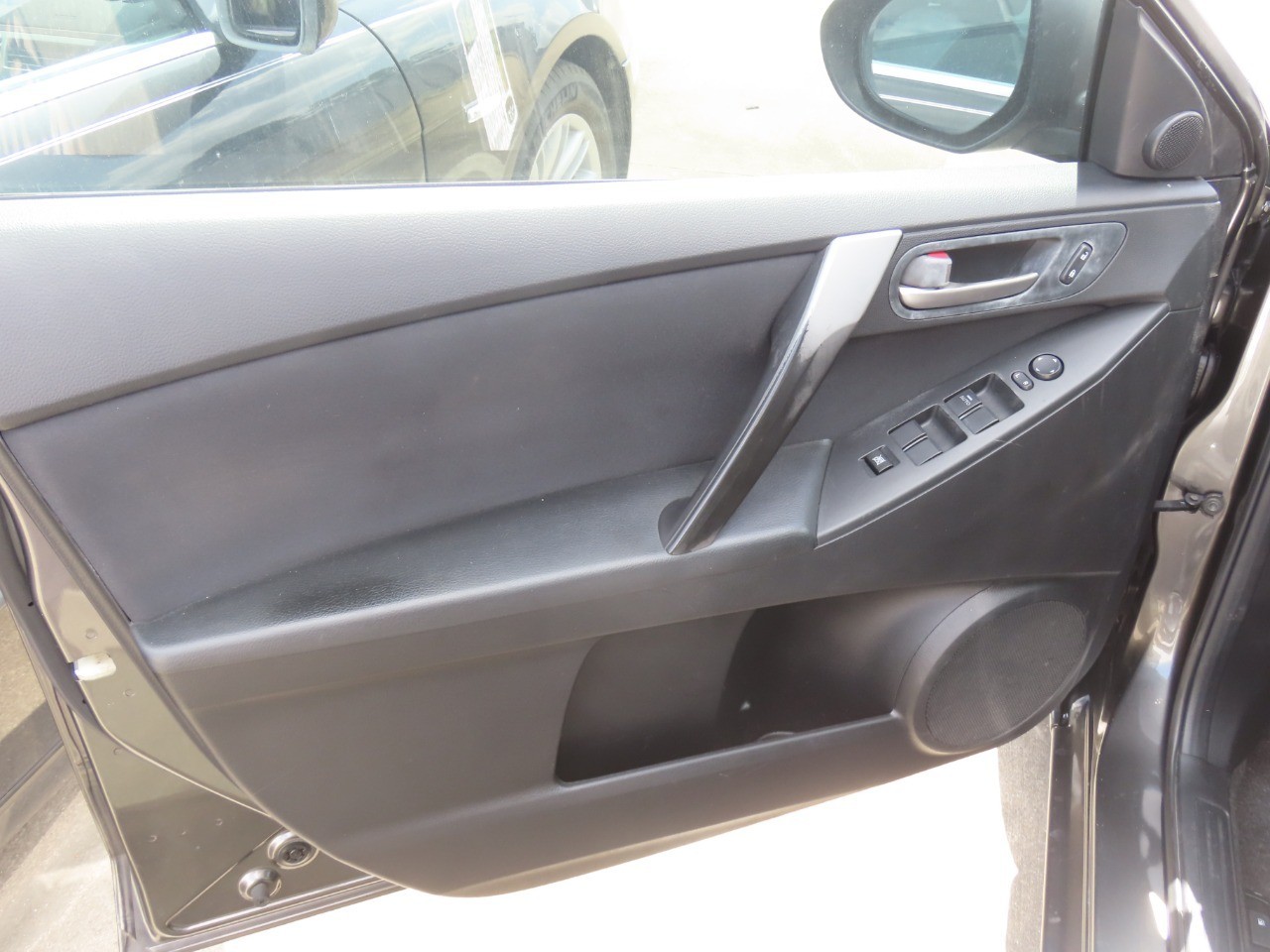 2011 Mazda Mazda3 photo 21 of 23