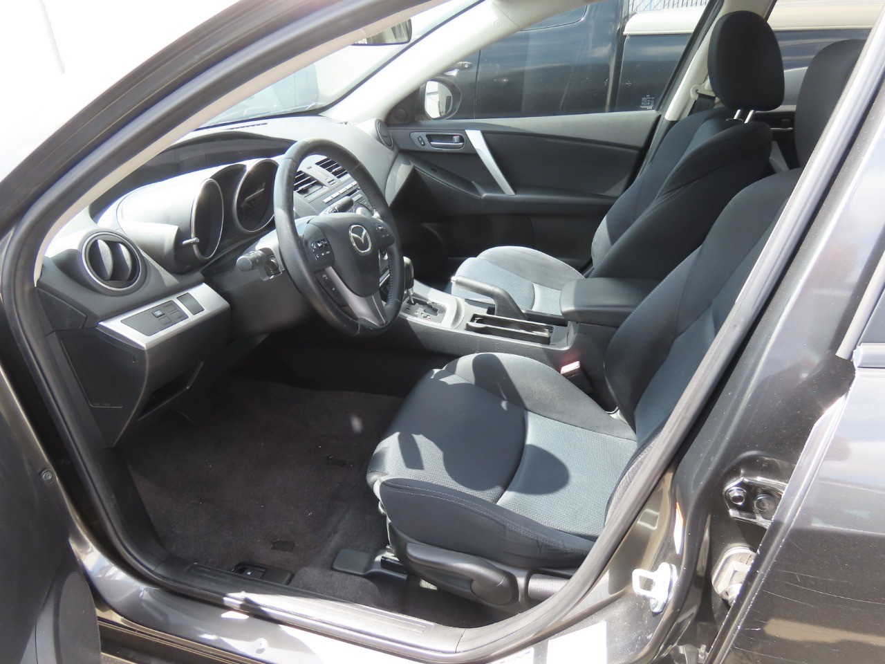 2011 Mazda Mazda3 photo 22 of 23
