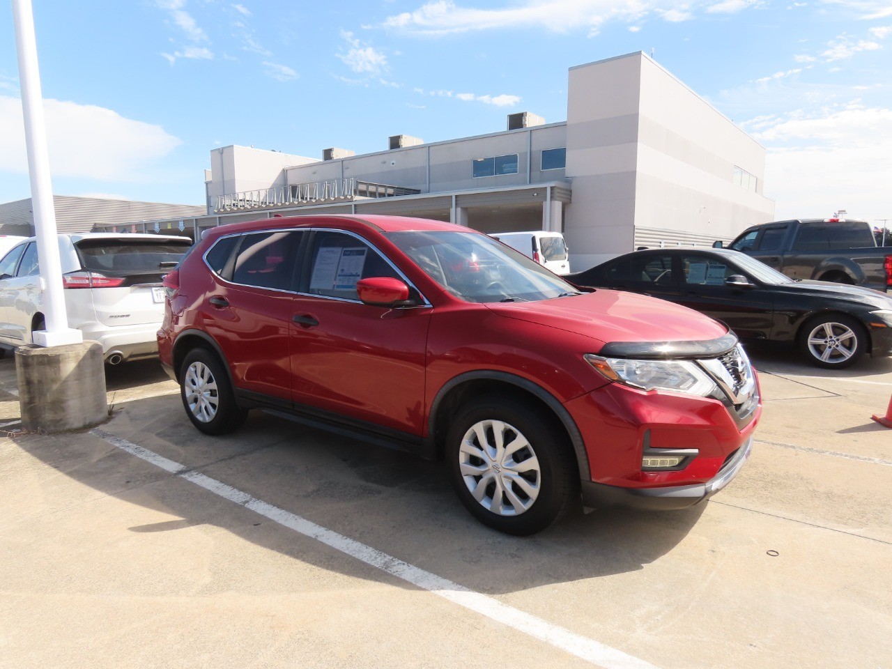 2017 Nissan Rogue photo 7 of 30