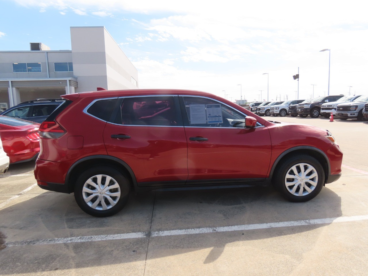 2017 Nissan Rogue photo 10 of 30
