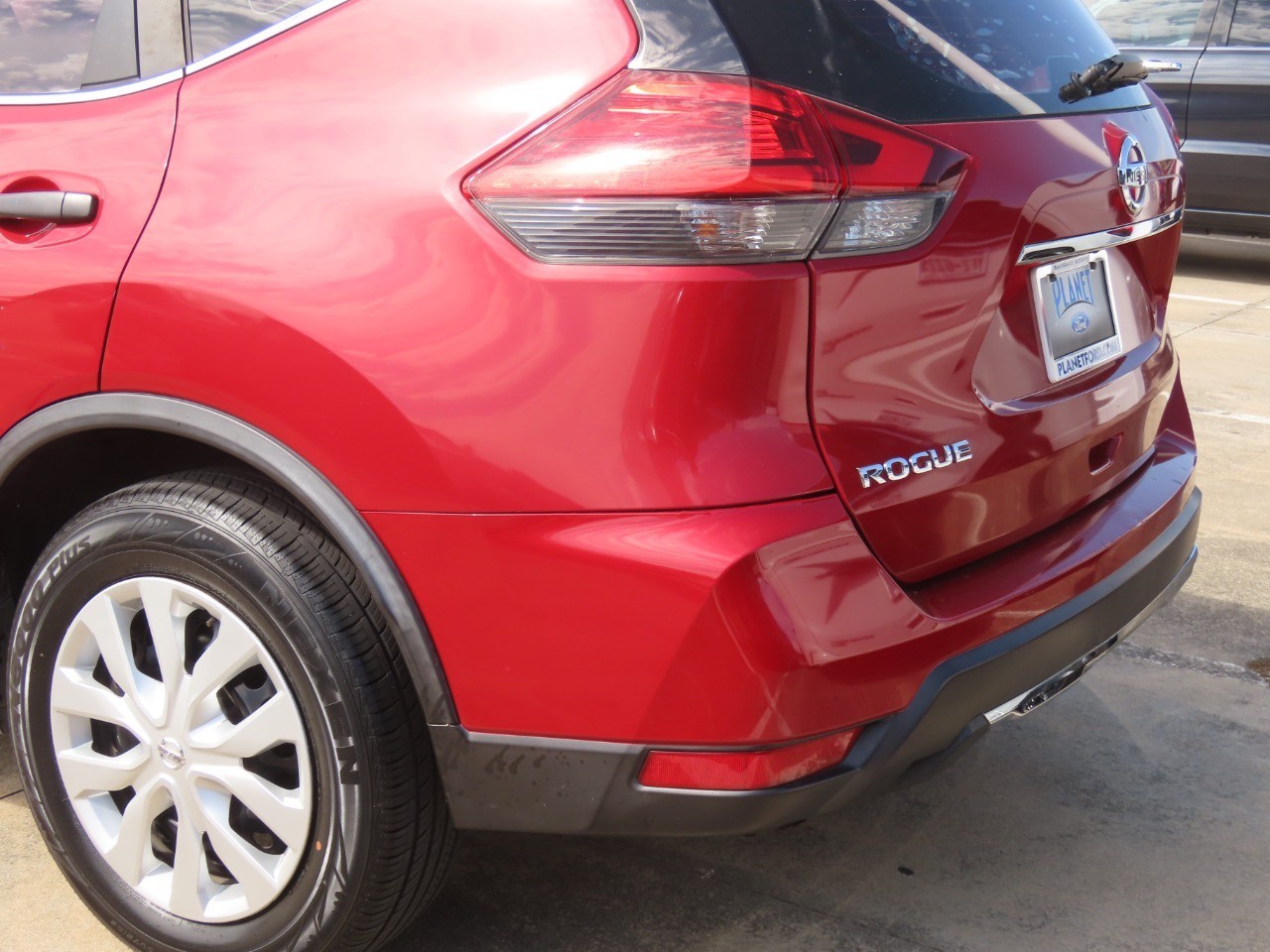 2017 Nissan Rogue photo 14 of 30