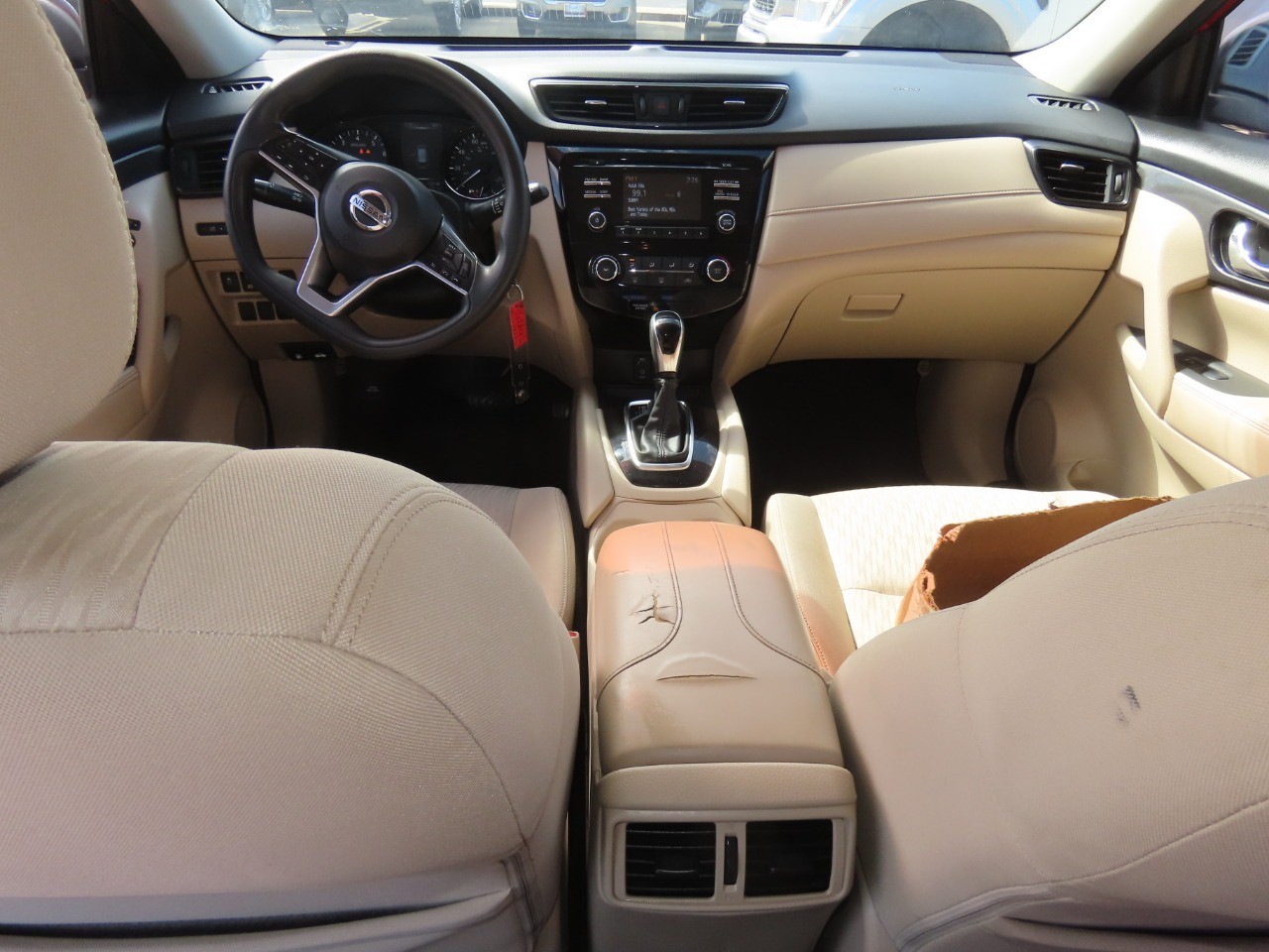 2017 Nissan Rogue photo 22 of 30