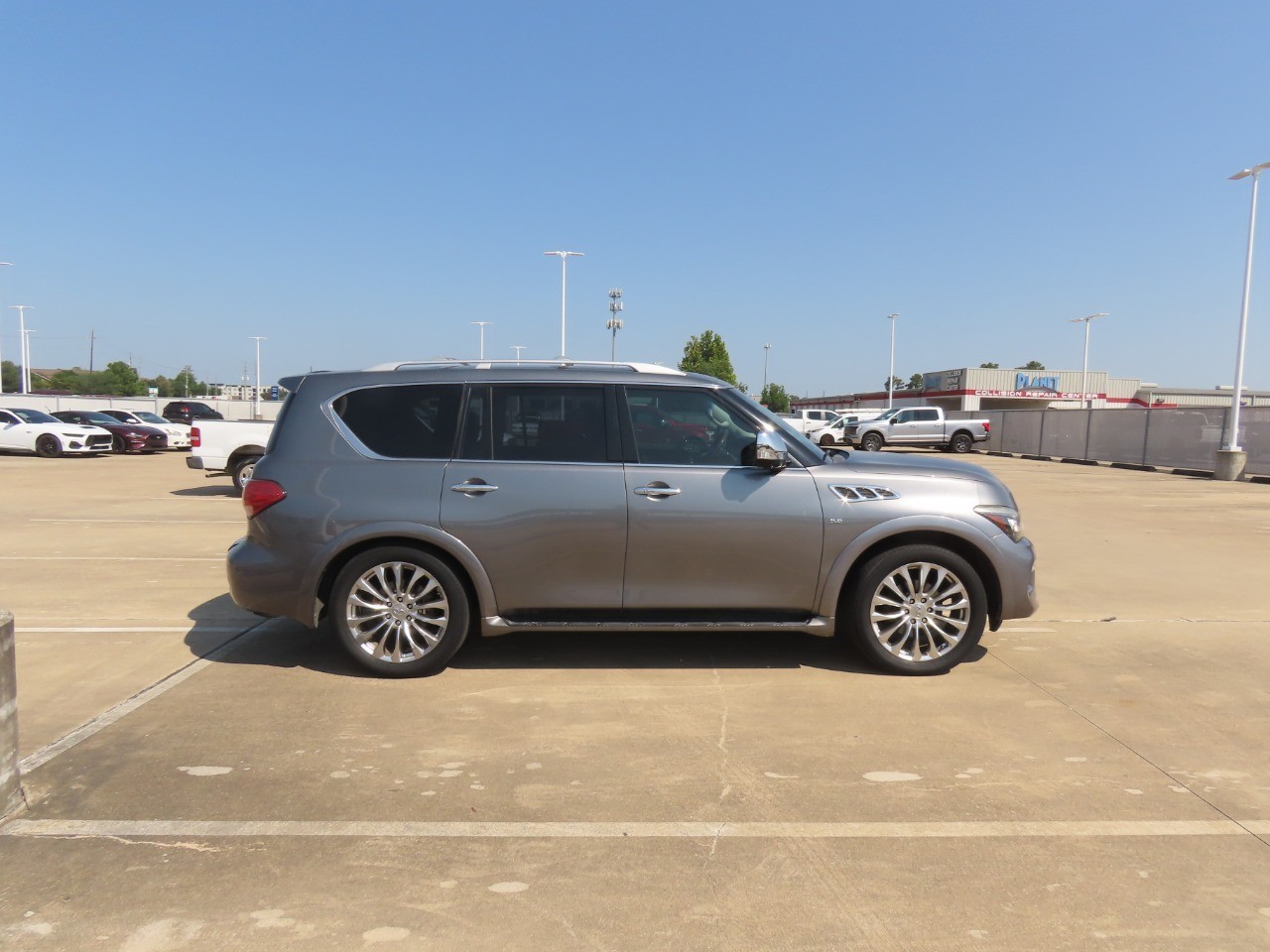 2015 INFINITI QX80 - 9