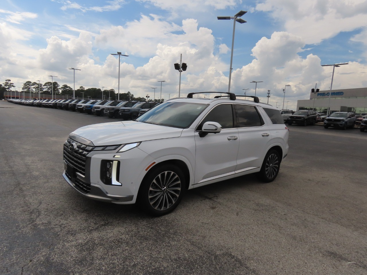 2025 Hyundai PALISADE photo 2 of 34