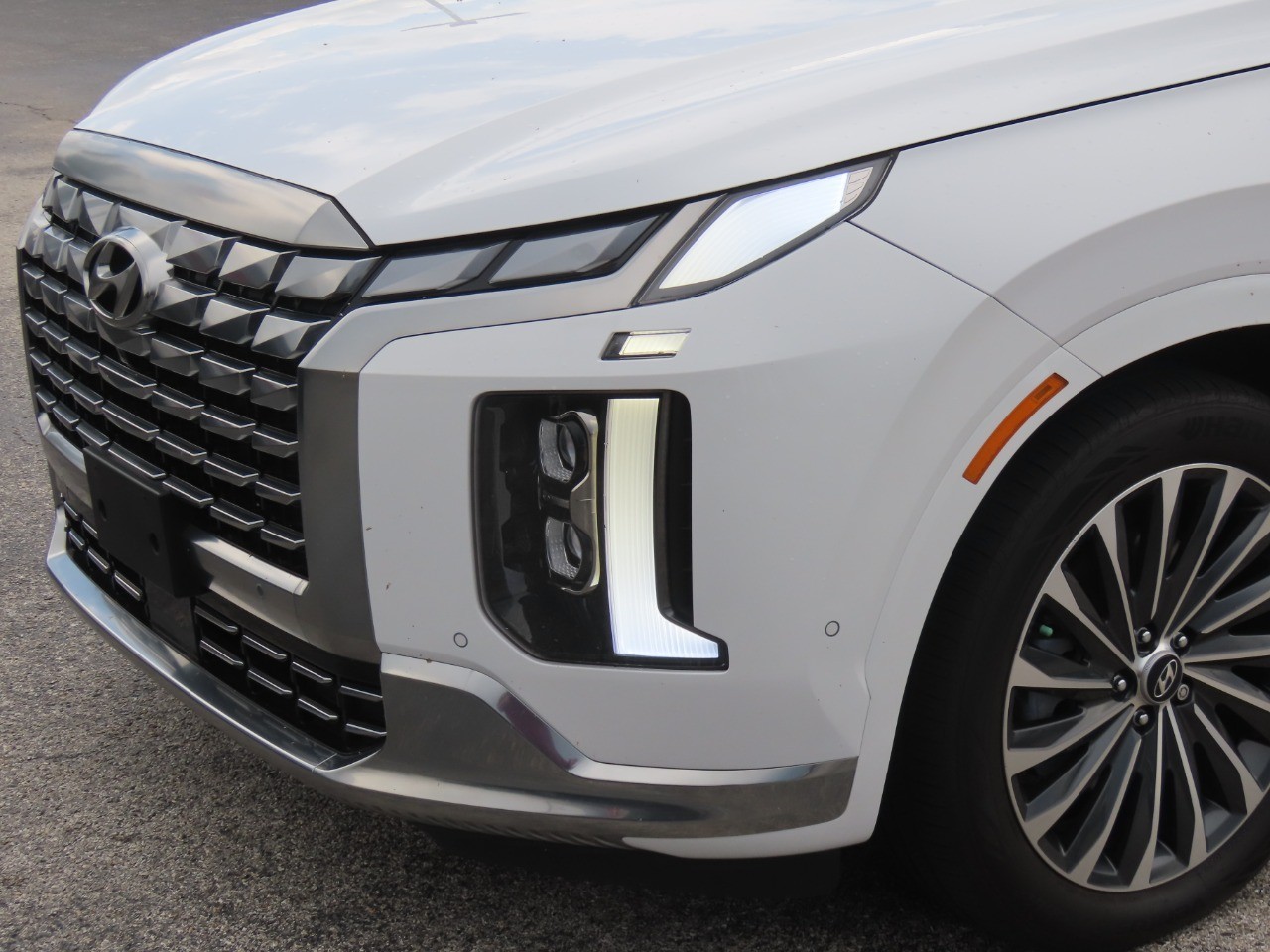 2025 Hyundai PALISADE photo 3 of 34