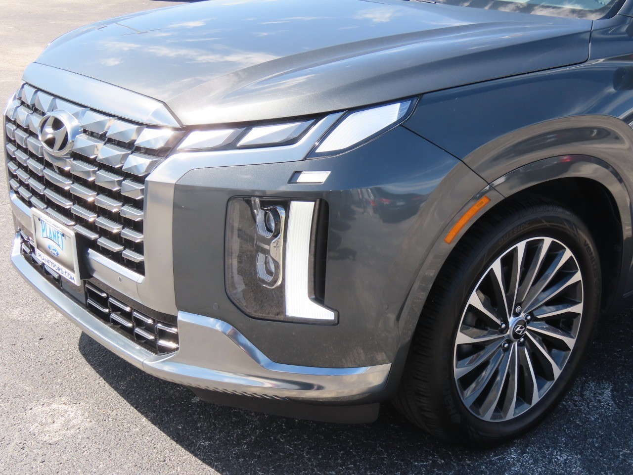 2024 Hyundai PALISADE photo 3 of 34
