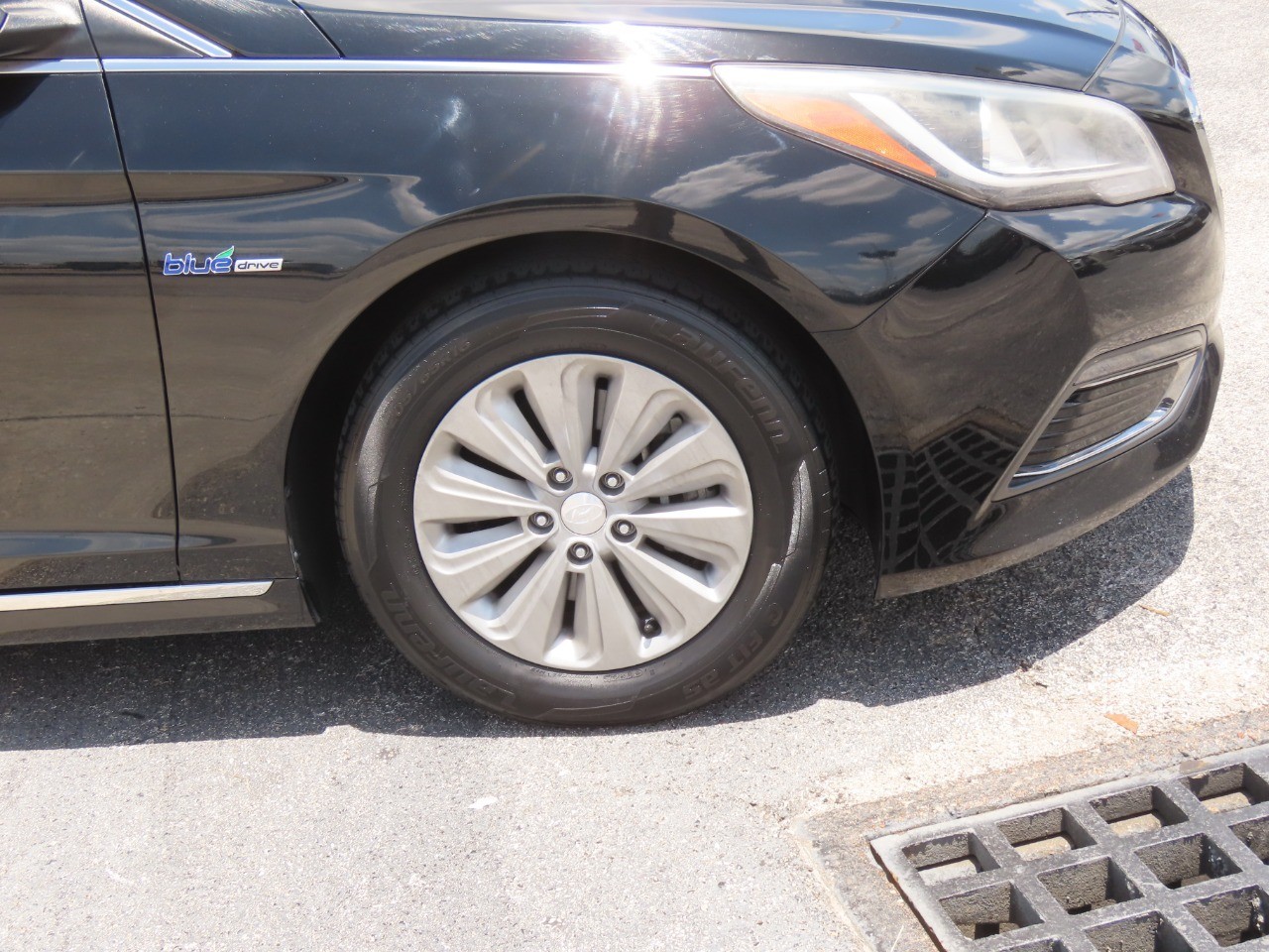 2016 Hyundai Sonata Hybrid SE Eclipse Black at Planet Ford