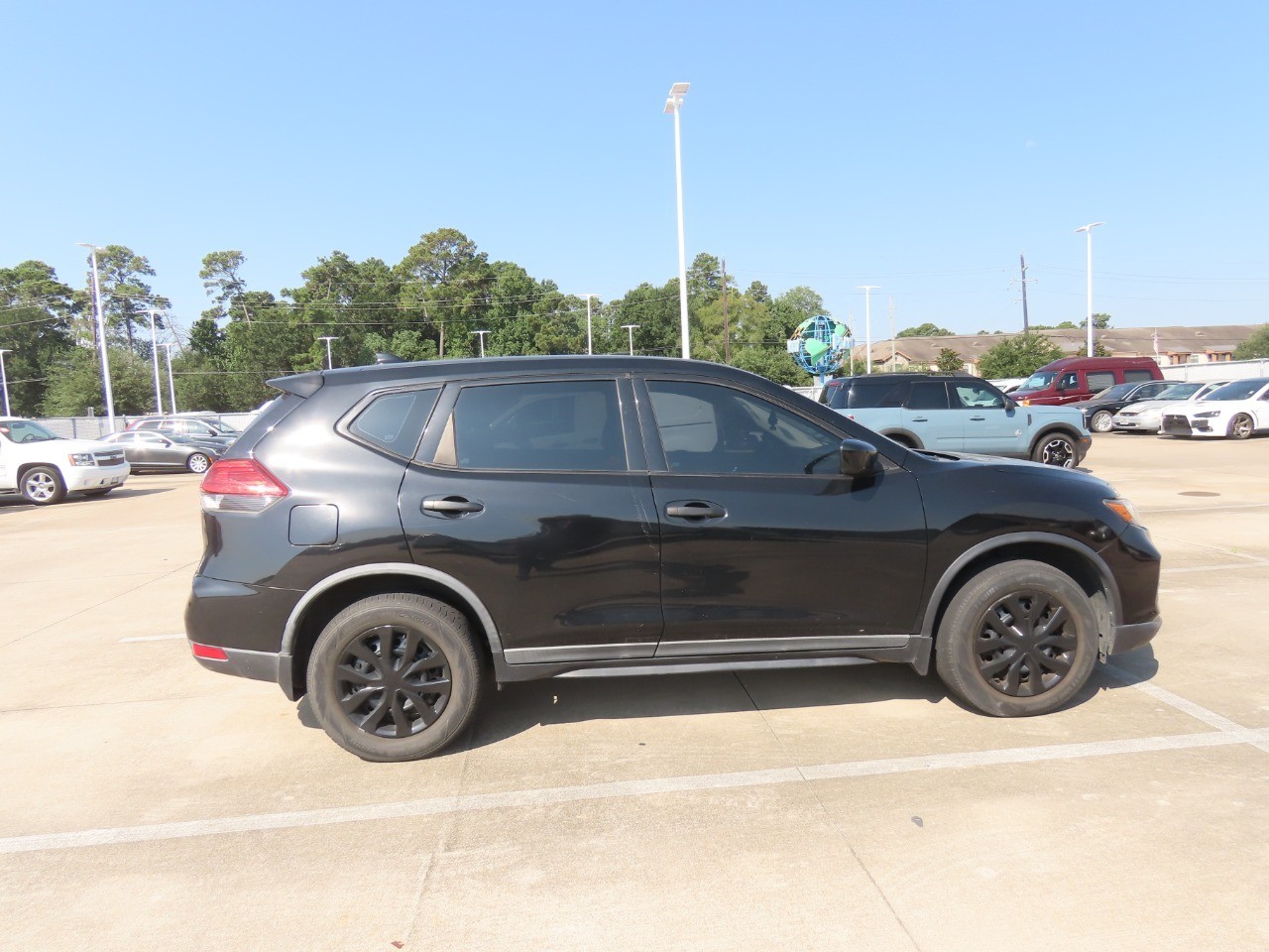 2017 Nissan Rogue S - 9