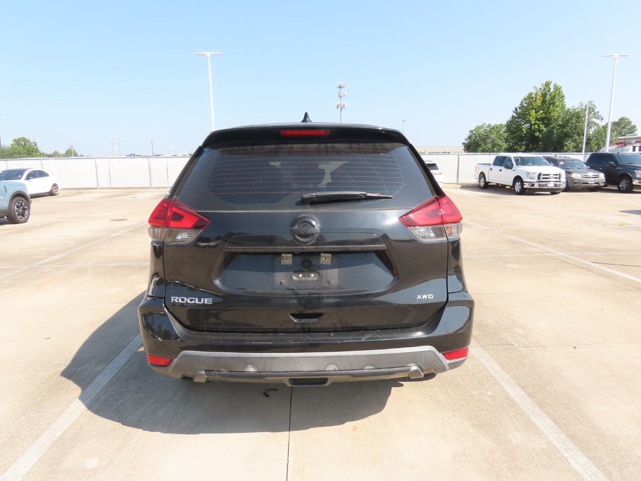 2017 Nissan Rogue S - 11