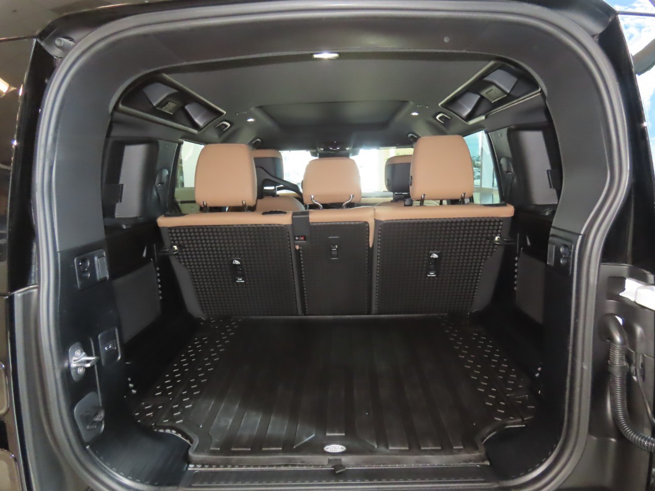 2026 Land Rover Defender photo 13 of 26