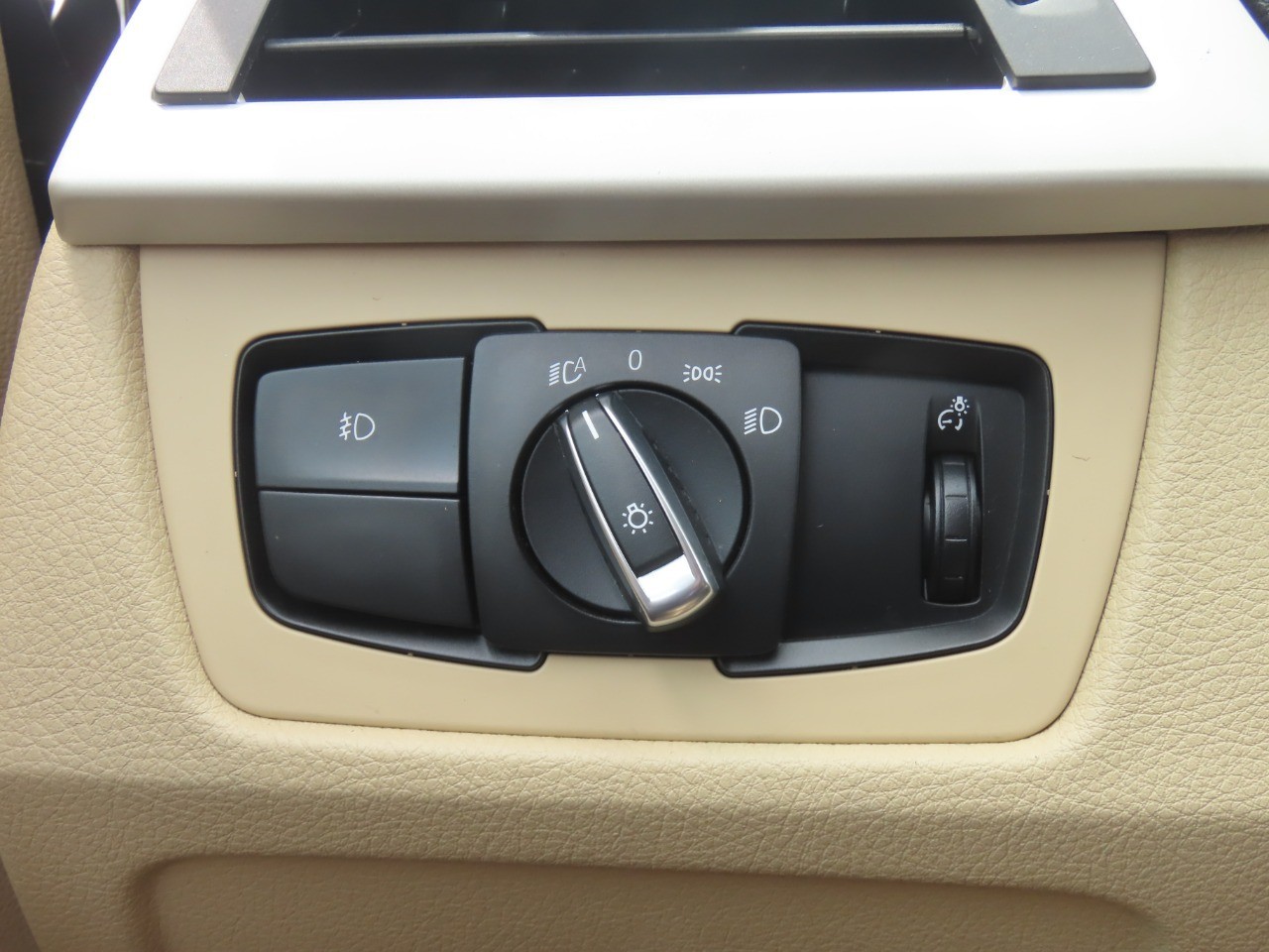 2015 BMW 3-Series photo 25 of 30