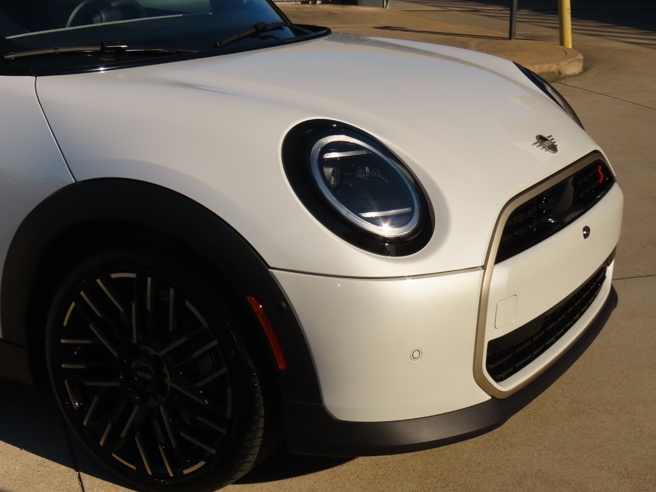 used 2025 MINI Hardtop 2 Door car, priced at $29,999