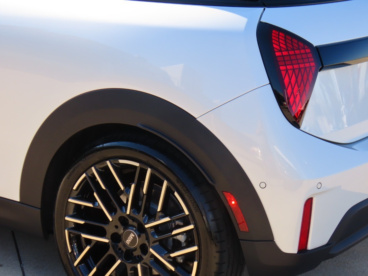 used 2025 MINI Hardtop 2 Door car, priced at $29,999