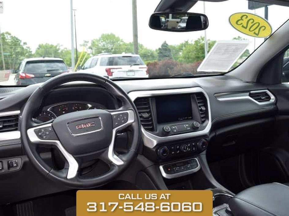 2023 GMC Acadia SLT photo
