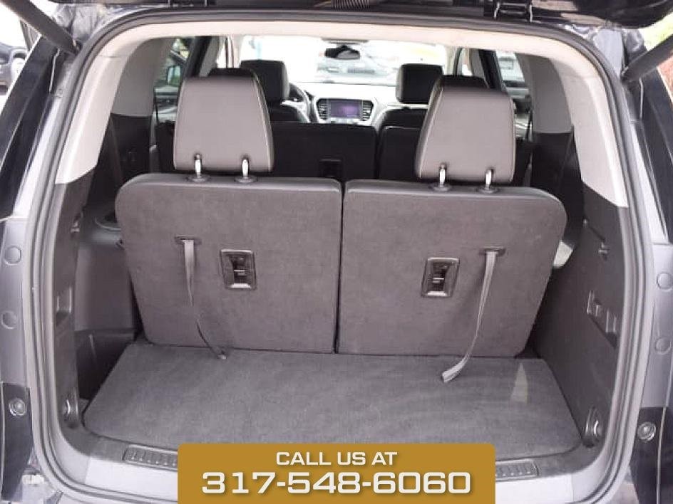 2023 GMC Acadia SLT photo