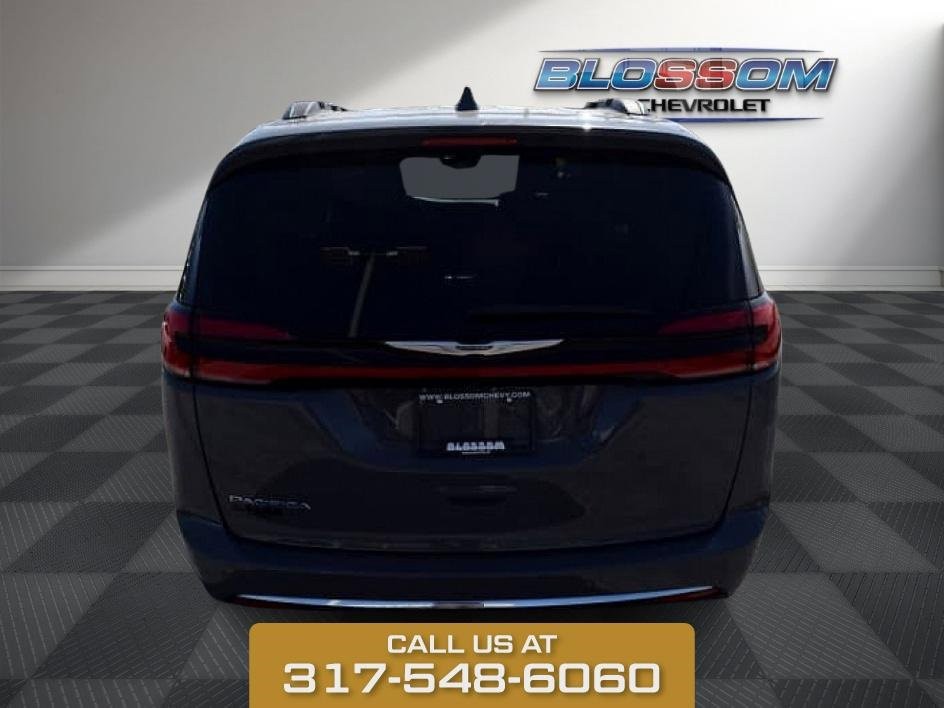2022 Chrysler Pacifica Touring L photo
