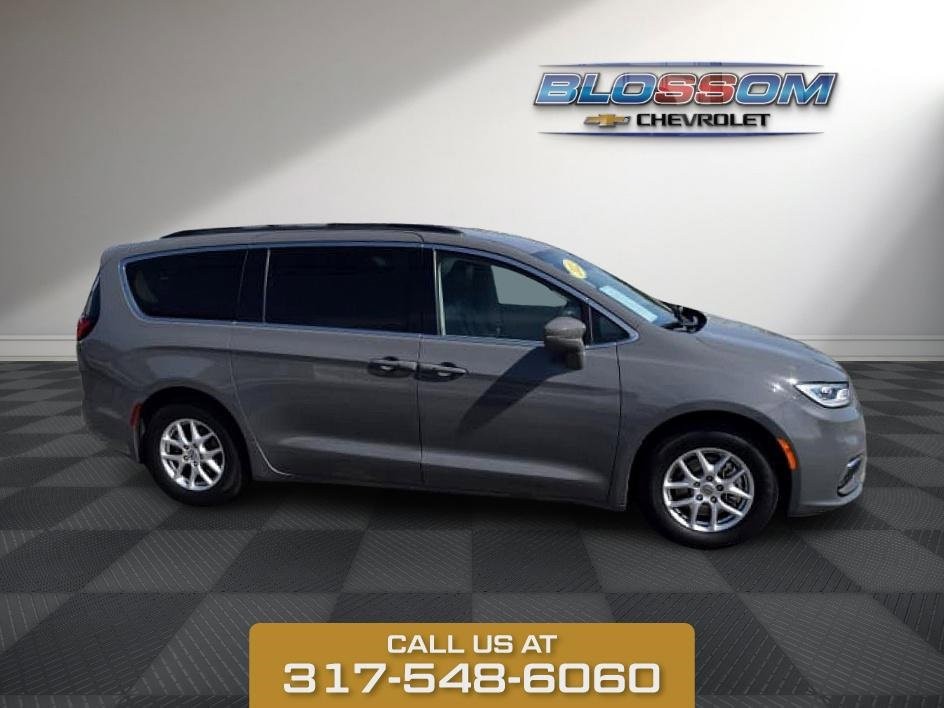 2022 Chrysler Pacifica Touring L photo