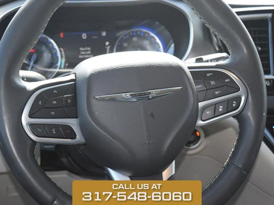 2022 Chrysler Pacifica Touring L photo