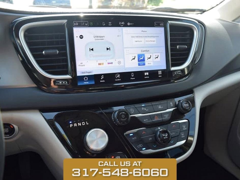 2022 Chrysler Pacifica Touring L photo