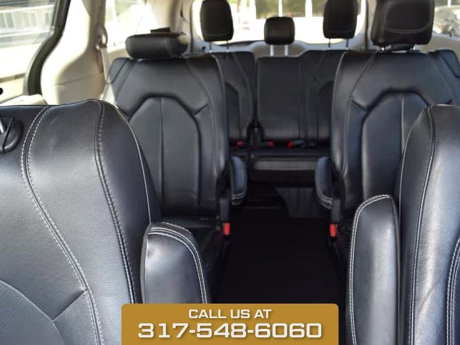 2022 Chrysler Pacifica Touring L photo