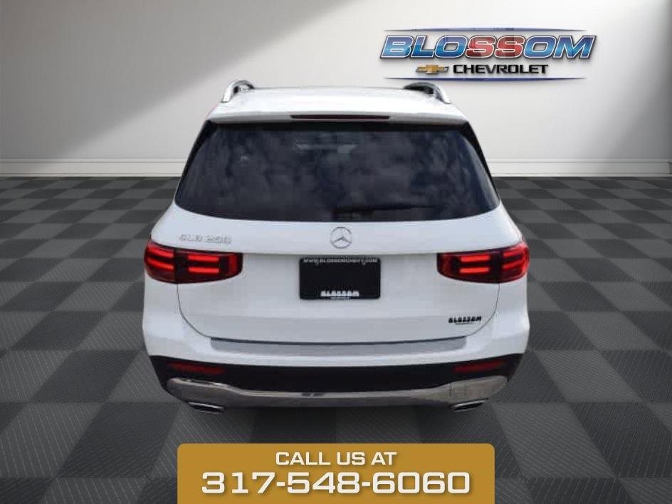 2024 Mercedes-Benz GLB  250 photo