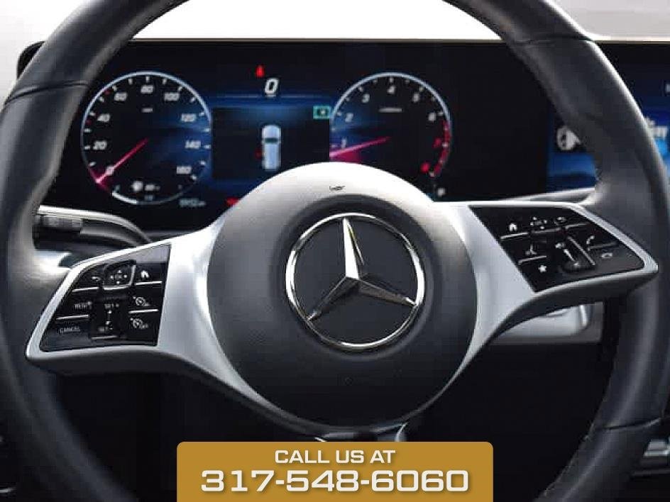 2024 Mercedes-Benz GLB  250 photo