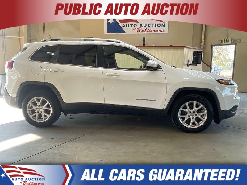 WHT 2018 Jeep Cherokee Latitude FWD SUV / Crossover Front-Wheel Drive Automatic