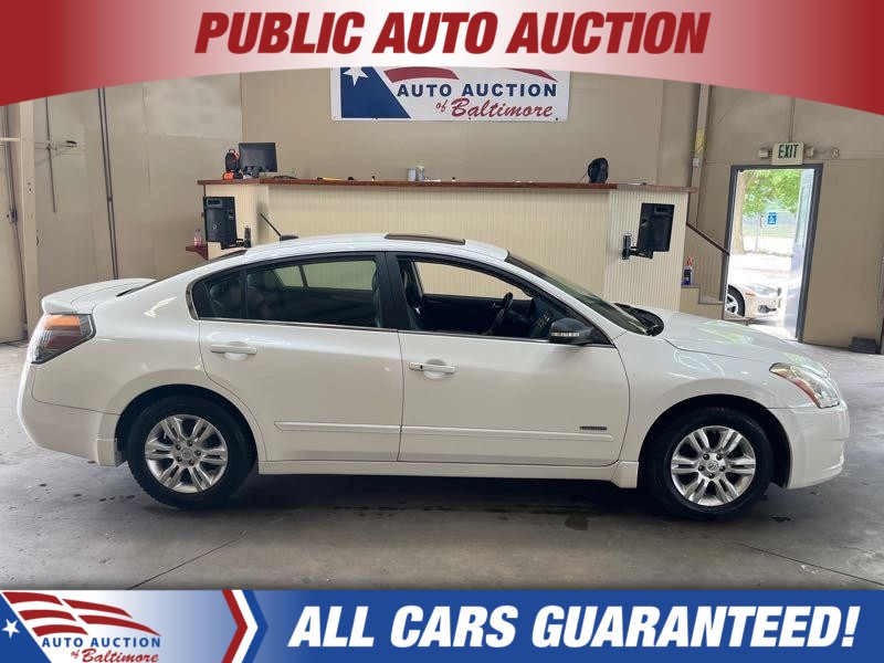 WHT 2011 Nissan Altima Hybrid Sedan Front-Wheel Drive Automatic