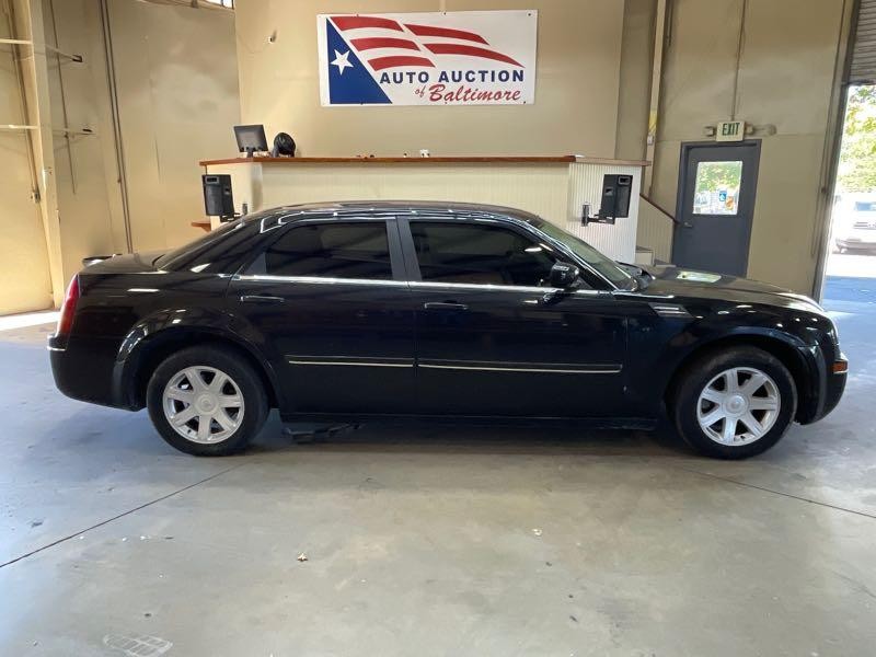 Black (BLK) 2005 Chrysler 300 Sedan Rear-Wheel Drive Automatic