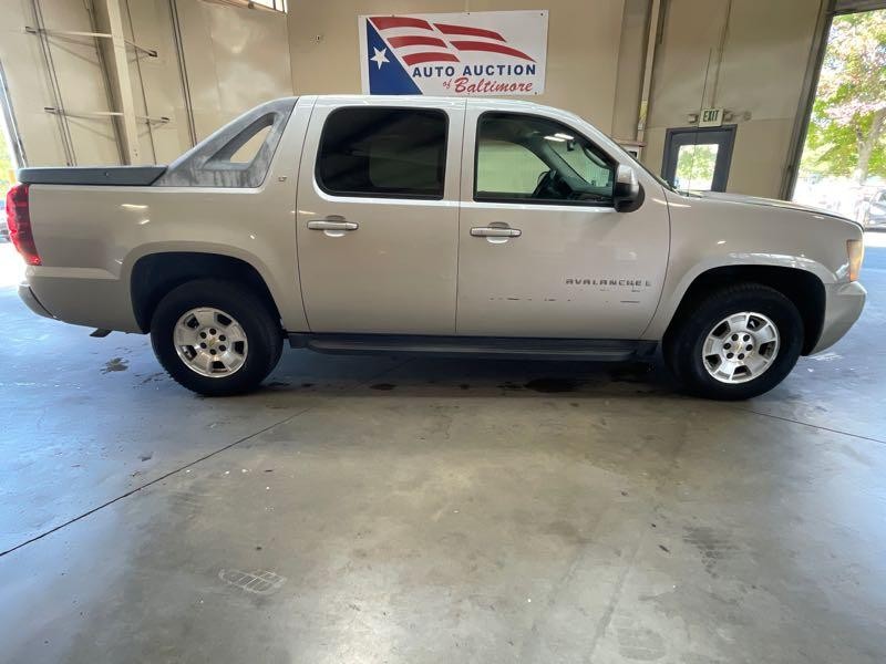 GRY 2007 Chevrolet Avalanche Pickup Truck Four-Wheel Drive Automatic