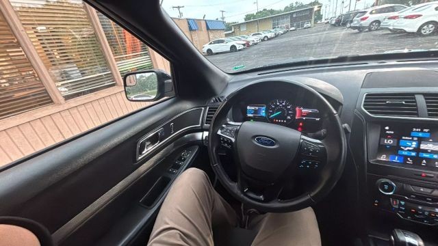 2018 Ford Explorer XLT Sport Utility 4D photo