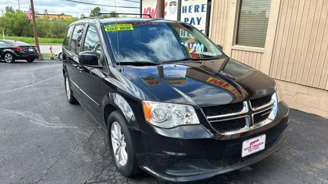 2016 Dodge Grand Caravan SXT Minivan 4D photo