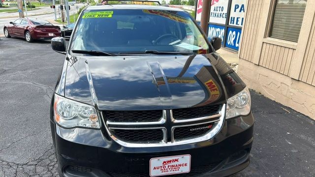 2016 Dodge Grand Caravan SXT Minivan 4D photo