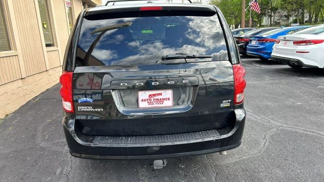 2016 Dodge Grand Caravan SXT Minivan 4D photo